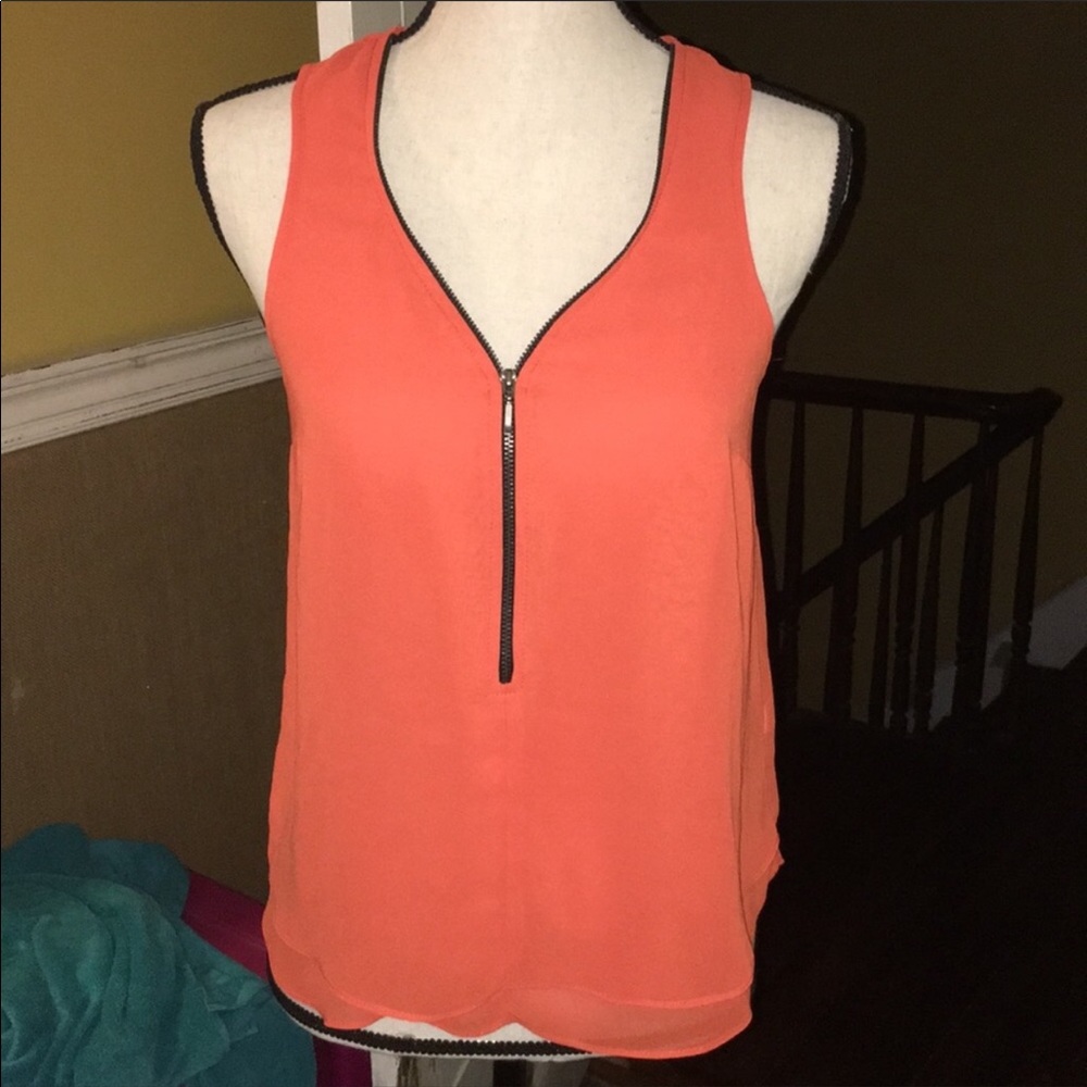 Tank with zipper detail